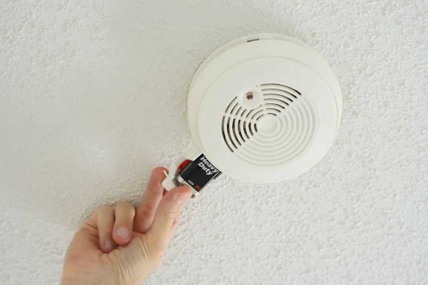 Smoke detector battery change graphic